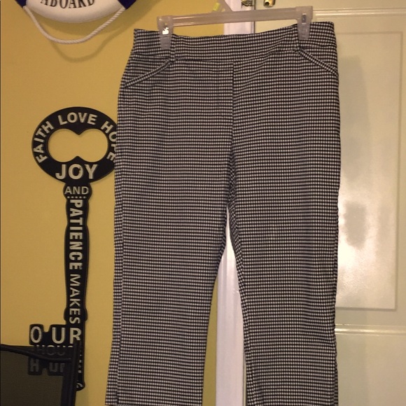 Stylish cropped pants 👖 - Picture 1 of 10